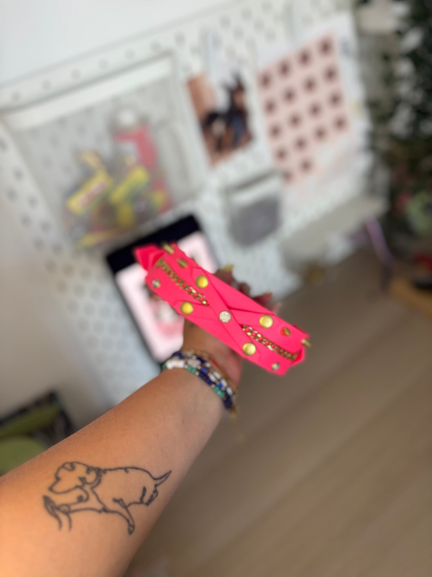 Collier 38 mm rose néon, 35/45 cm